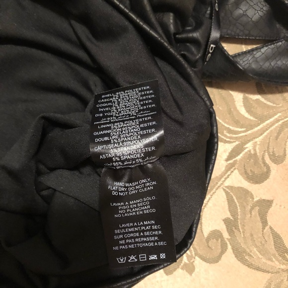 Little black pleather dress - Picture 7 of 8